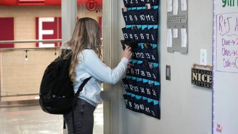 South Carolina’s Statewide Cellphone Ban Kicks Off First Full School Year